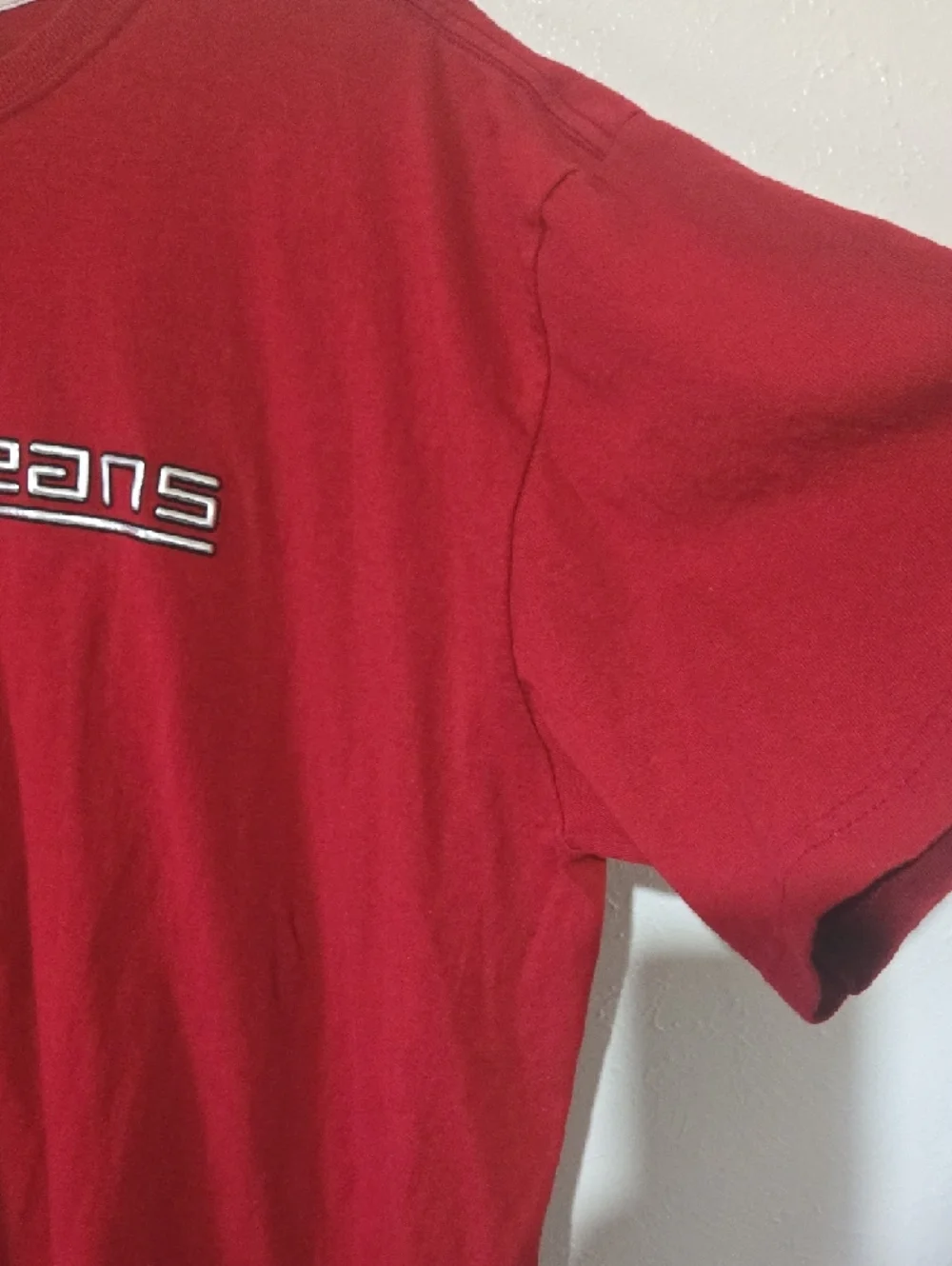 Guess Red 'Guess Jeans' Logo Short Sleeve Tee - Picture 7 of 11